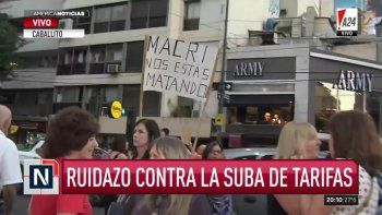Ruidazo en distintos barrios de la Capital contra el aumento de tarifas