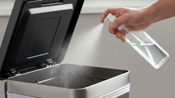 Truco viral: por qué recomiendan limpiar el tacho de basura con vinagre y cómo hacerlo