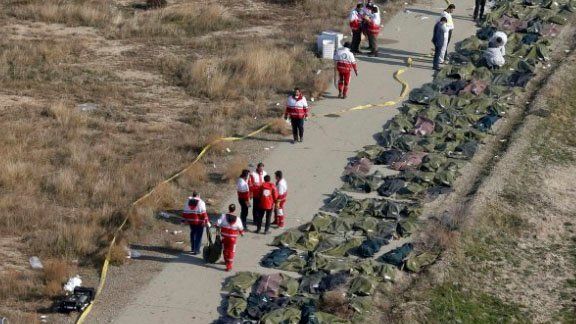 Sigue el misterio sobre la caída del avión de Ucrania en Irán: ¿accidente o un misil?