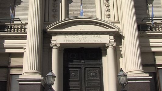 El Banco Central volvió a bajar la tasa de pases para fondos comunes de inversión tras la presión de los bancos