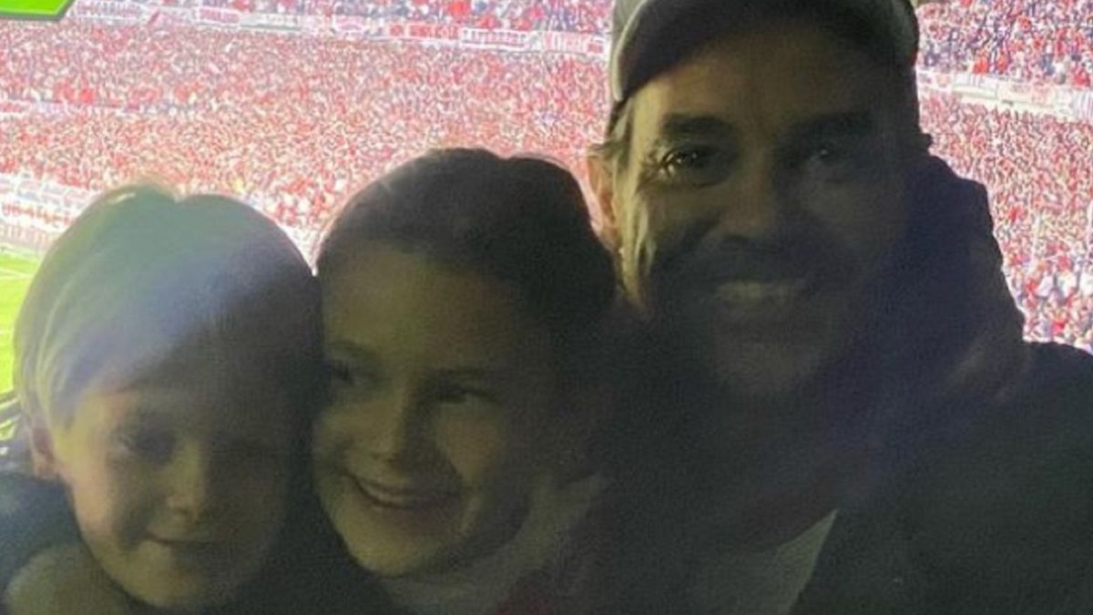 La emoción de Pedro Alfonso al llevar por primera vez a sus hijos a la cancha