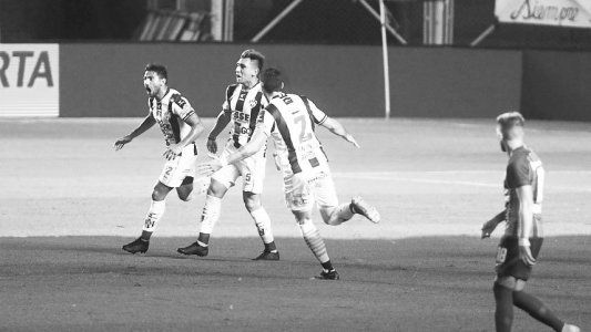 Paliza histórica: Central Córdoba (SdE) goleó 4-0 a San Lorenzo en el Nuevo Gasómetro