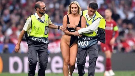 Una actriz porno invadió la final de la Champions League entre el Liverpool y el Tottenham