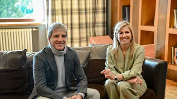 Encuentro en Bariloche: Caputo viajó al Foro de Llao Llao y se reunió con la reina Máxima