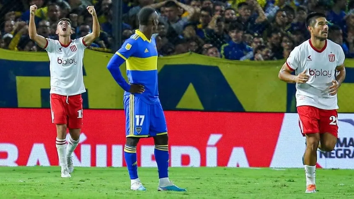 Advíncula sufrió como todo Boca