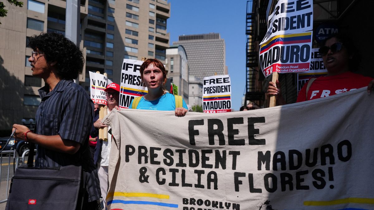 Manifestantes se congregaron frente al tribunal neoyorkino. (Foto: Reuters)