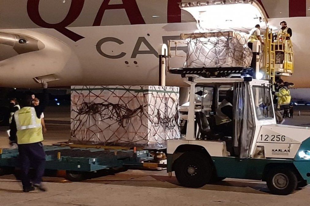 Llegaron al país las primeras 580 mil dosis de la vacuna elaborada en India