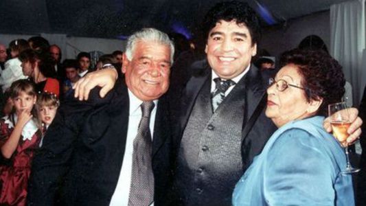 El fuerte lazo de Maradona con Doña Tota y Don Diego