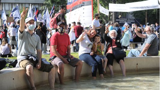 Día de la Lealtad: la militancia peronista celebró con un acto en la Plaza de Mayo