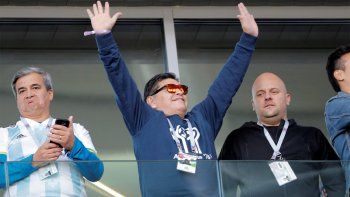 Maradona se ofreció para dirigir gratis a la selección argentina