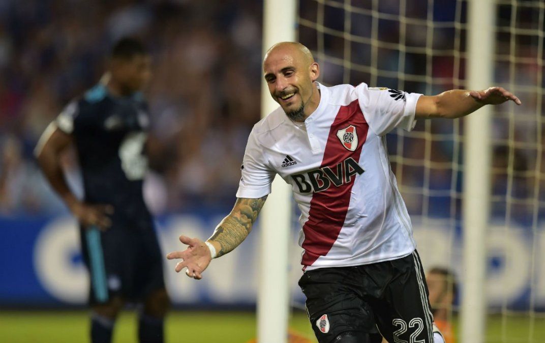 Le alcanzó con poco: River venció 1-0 a Emelec en Ecuador y consiguió un triunfo clave en la Copa Libertadores