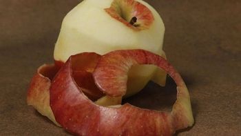 No tires las cáscaras de manzana, tenés un tesoro en tu casa y este dato lo cambia todo