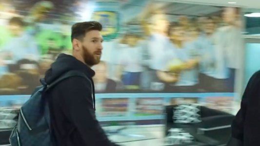 Messi ya piensa en el Mundial: llegó a la Argentina y ya está concentrado en Ezeiza