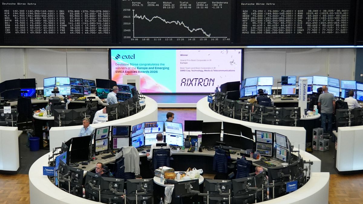 El riesgo país vuelve a subir y llega a 521 puntos mientras caen acciones y bonos argentinos. (Foto: Reuters)