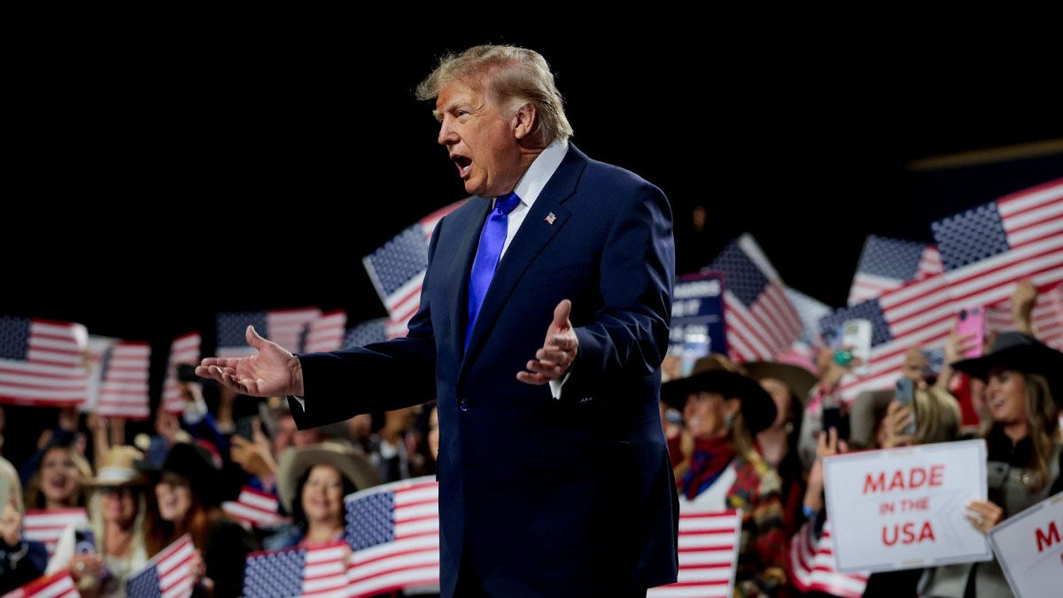 Donald Trump sostuvo que cualquier intento de frenar el avance de la inteligencia artificial favorece a China en una competencia que considera clave para el liderazgo global. (Foto: Reuters)