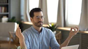 Cómo es la práctica que promueve el equilibrio y mejora el rendimiento laboral