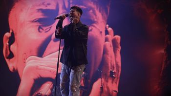 Duki pone de pie a la Quinta Vergara en su debut en el festival de Viña del Mar