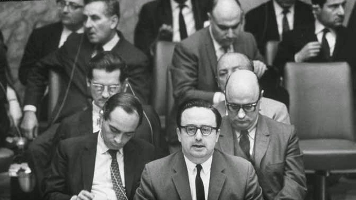 El diplomático José María Ruda en su alegato en Naciones Unidas en 1965 donde Argentina logró la resolución 2065. (Foto: archivo).