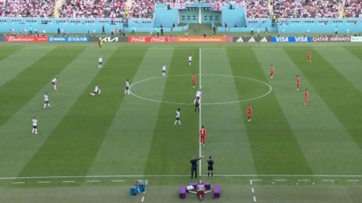Mundial 2022: los jugadores de Inglaterra se arrodillaron al inicio del partido para repudiar el racismo en Qatar