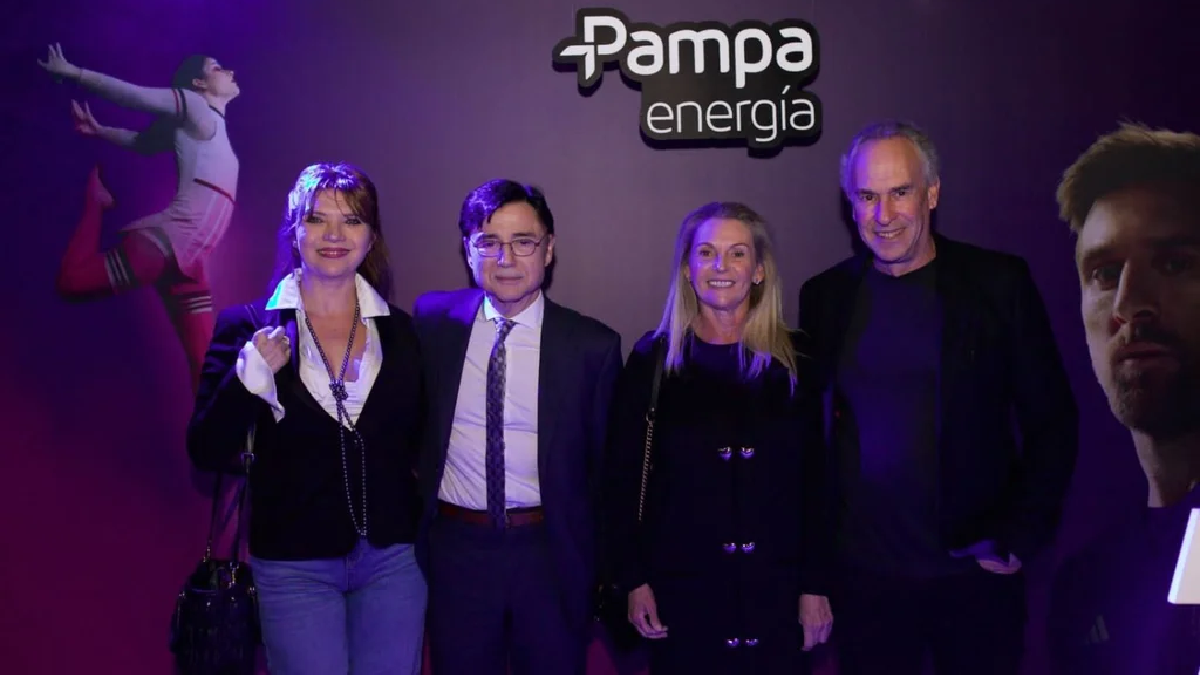 Marcelo Mindlin y su esposa Miriam junto a Jorge Fontevecchia y su pareja Gabriela. (Foto: Cirque du Soleil) Marcelo Mindlin y su esposa Miriam junto a Jorge Fontevecchia y su pareja Gabriela. (Foto: Cirque du Soleil)