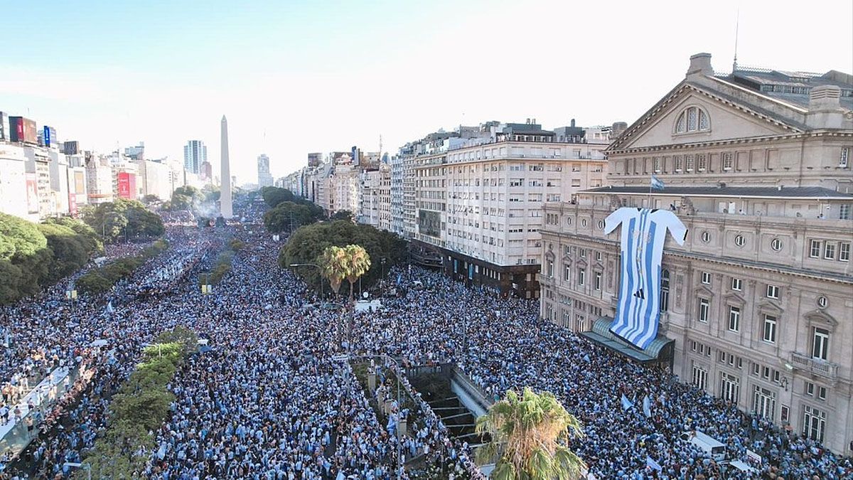 El triunfo en el mundial de Qatar. Momento de felicidad plena en la Argentina. (Foto: Gentileza Sporting News)