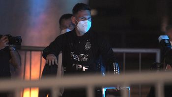 Con Messi a la cabeza exhibiendo una ancha sonrisa, todos los integrantes del plantel se acercaron hasta los límites del vallado. (Foto: Télam)