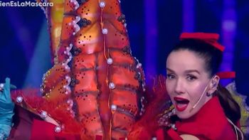 Natalia Oreiro asombrada con la figura detrás del personaje en ¿Quién es la máscara?