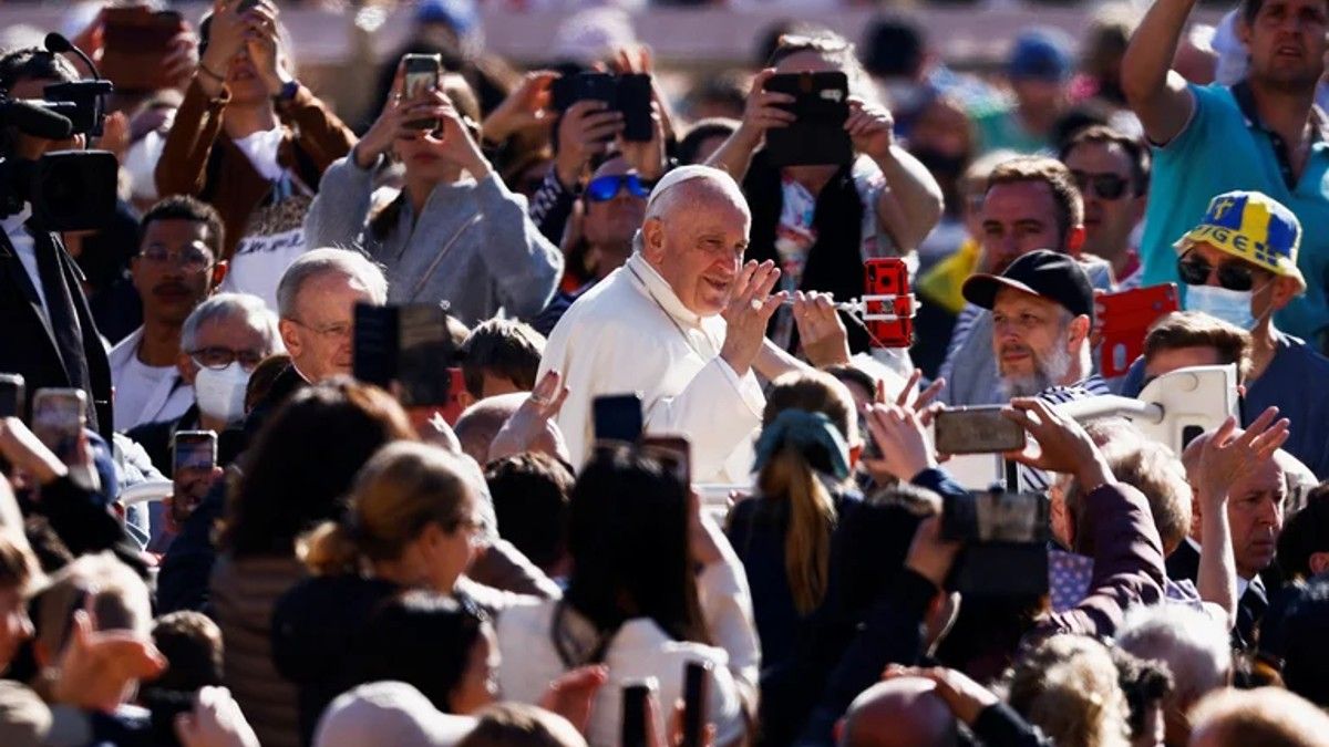 “A ustedes, suegras, les digo: tengan cuidado con sus lenguas. Es uno de los pecados de las suegras, la lengua”, fue el mensaje del Papa Francisco. (Foto: Reuters) 