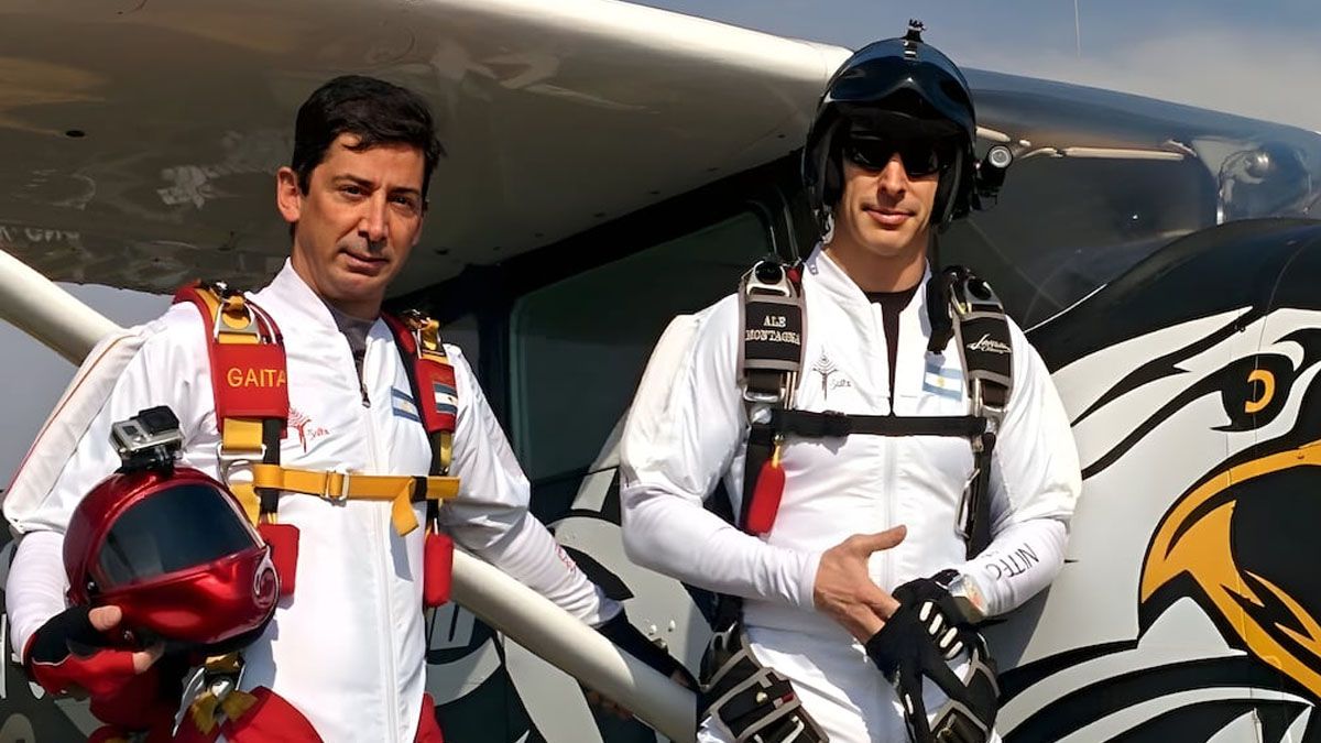 Dos argentinos lograron el record de caída líbre desde mayor altura - unos 12.500 km - para un aterrizaje perfecto. (Foto: Cuenta de X de Alex Cooker)