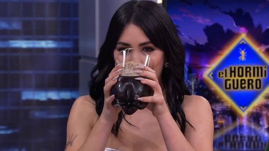 Lali Espósito armó su fernet viajero en la tevé de España