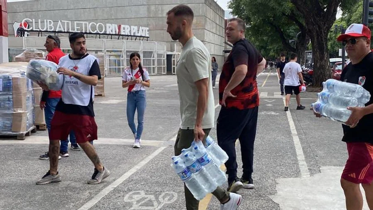 Un campeón del mundo se sumó como voluntario en las donaciones por las  inundaciones en Bahía Blanca