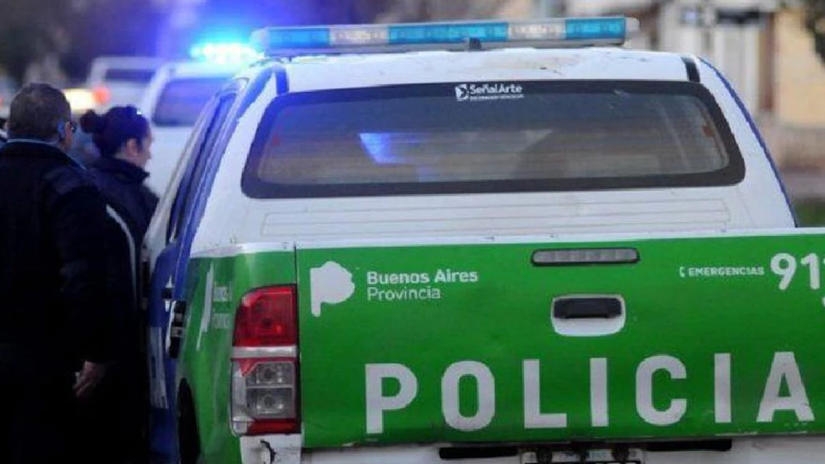 La policía arrestó a dos hombres por una golpiza que le propinaron a un delincuente que había entrado a robar a la casa de uno de los agresores en Quilmes