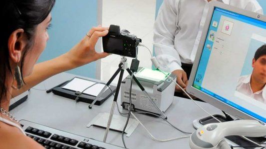 Siguen los aumentos: desde el miércoles será más caro sacar el DNI y el pasaporte