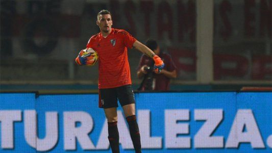 Armani tiene una molestia muscular y está en duda para el partido ante Inter en Porto Alegre