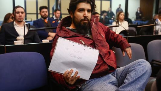 Atentado a Cristina Kirchner: el insólito cartel que mostró Sabag Montiel en la primera jornada del juicio