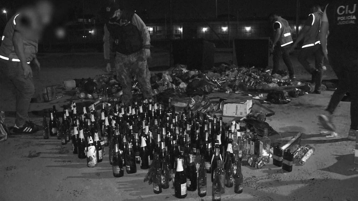 Las evidencias de la fiesta en Vélez.