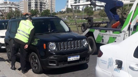 Se hizo pasar por el manager de L-Gante y se atrincheró en su auto para evitar un control de alcoholemia