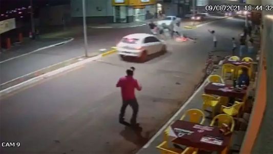 Video impactante: un ciclista es atropellado dos veces en pocos minutos