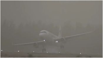Así fue el momento en que un avión de JetSmart no pudo aterrizar en Neuquén por el viento