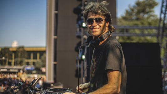 Hernán Cattáneo vuelve a sorprender con su SunsetStream y anuncia la versión “Eclipse Edition”