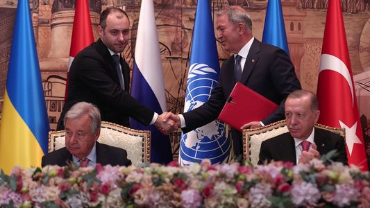 Rusia y Ucrania firmaron un acuerdo para reabrir puertos y exportar granos