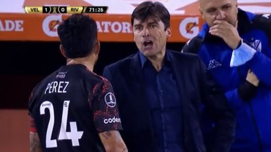 El fuerte cruce del Cacique Medina y Enzo Pérez en Vélez-River: Cerrá el ort...
