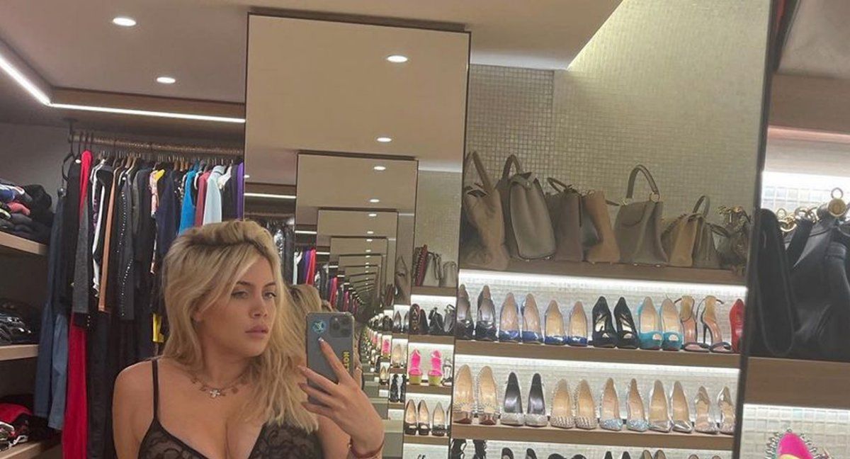 Wanda en Italia: Fotos semi desnuda y un imponente vestidor