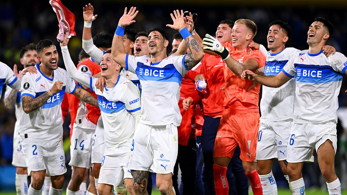 La derrota ante Universidad Cat&oacute;lica en La Bombonera desat&oacute; la bronca de los hinchas. (Foto: Reuters)