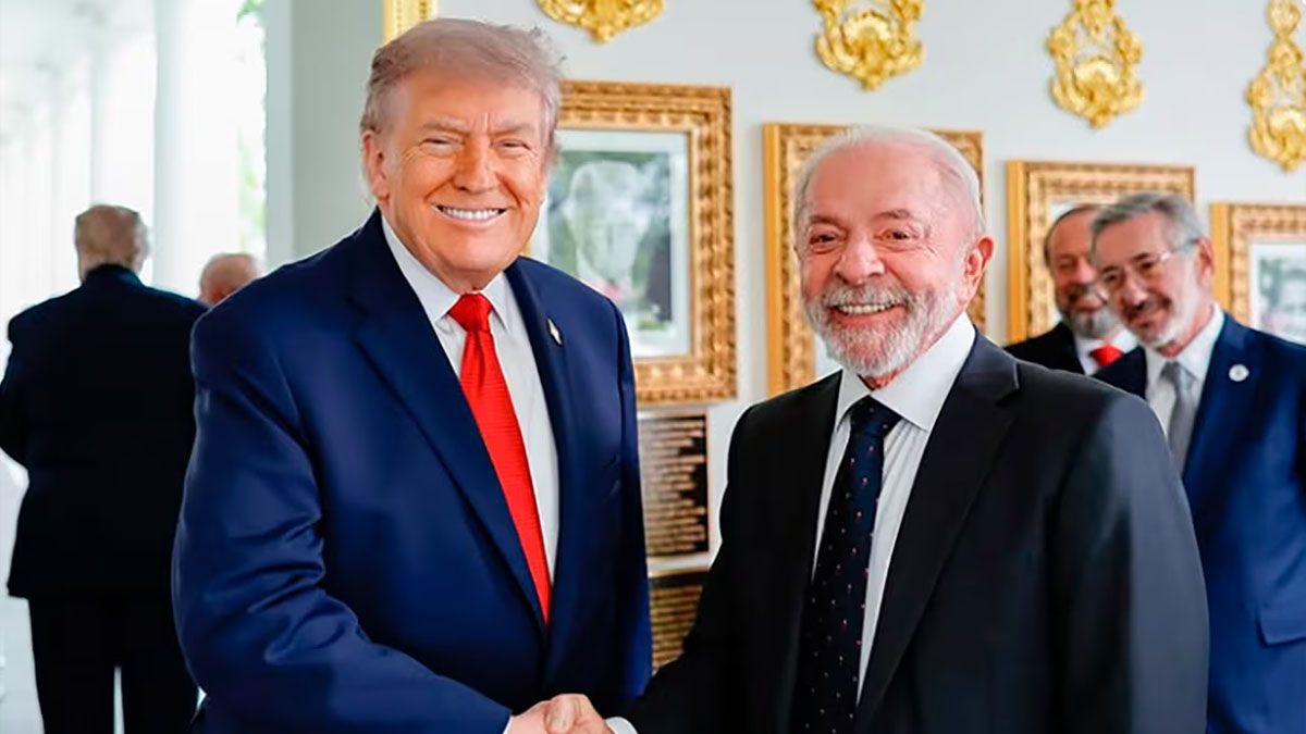 Saludos en la Casa Blanca. Lula no quiere que el episodio Bolsonaro afecte aún más la compleja relación con Donald Trump. (Foto: Gentileza En.ara)