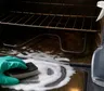 Cómo limpiar el horno y sacar la grasa pegada sin dañar el interior