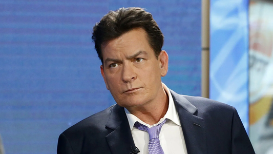 Una mujer intentó asesinar a Charlie Sheen en su casa de Los Angeles