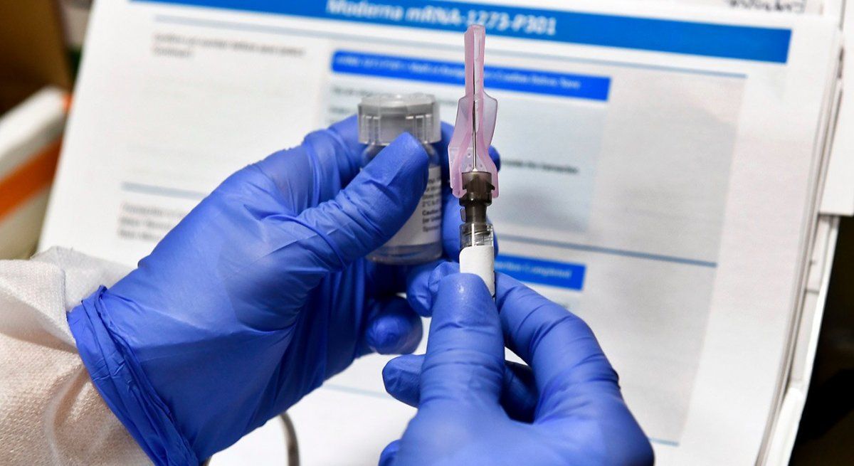 Moderna pedirá hoy la aprobación de emergencia de su vacuna contra el COVID-19 en EE.UU. y Europa
