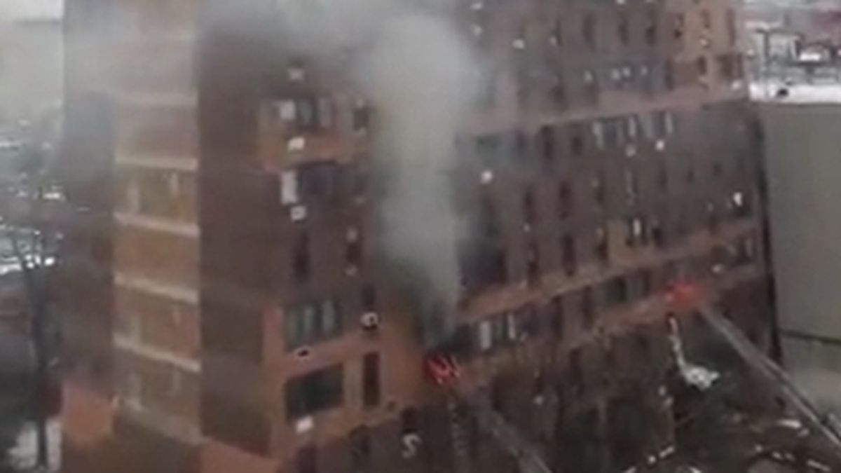 Feroz incendio dejó un saldo de al menos 19 muertos en el Bronx