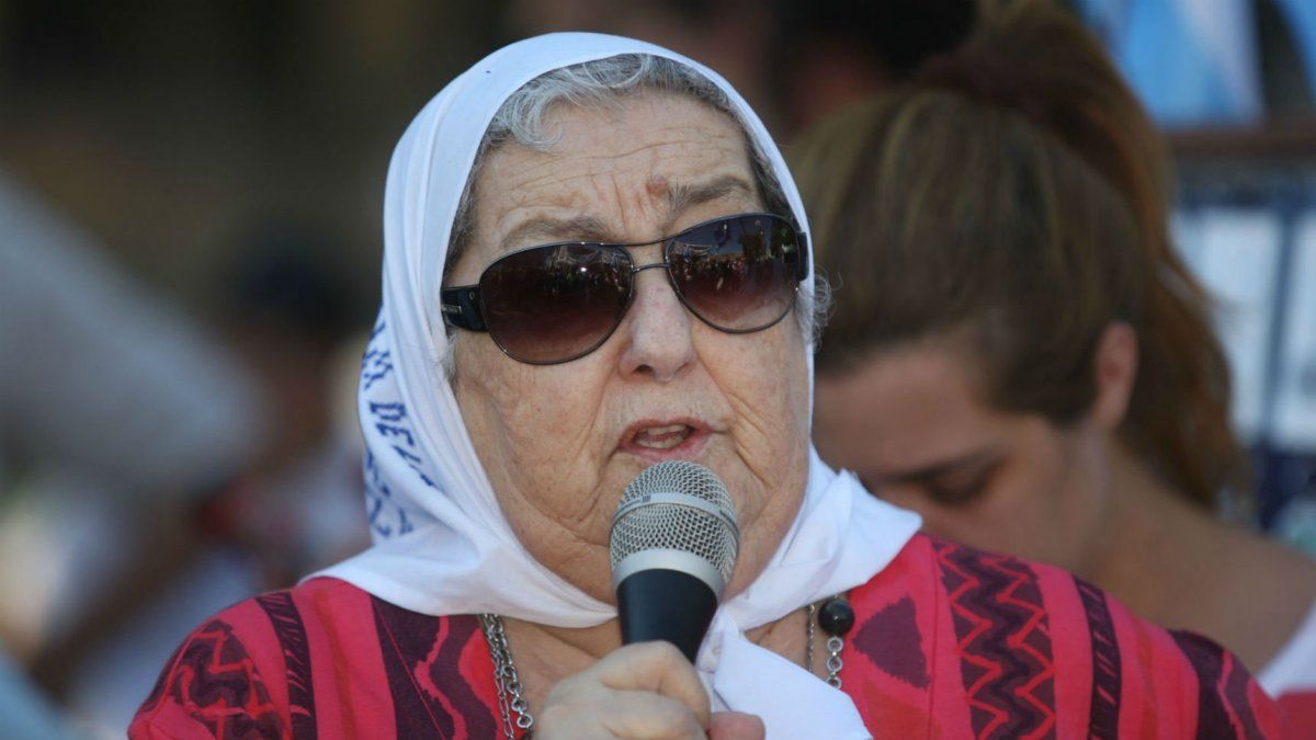 Hebe de Bonafini llamó a “escupir” a los agentes de las fuerzas de seguridad